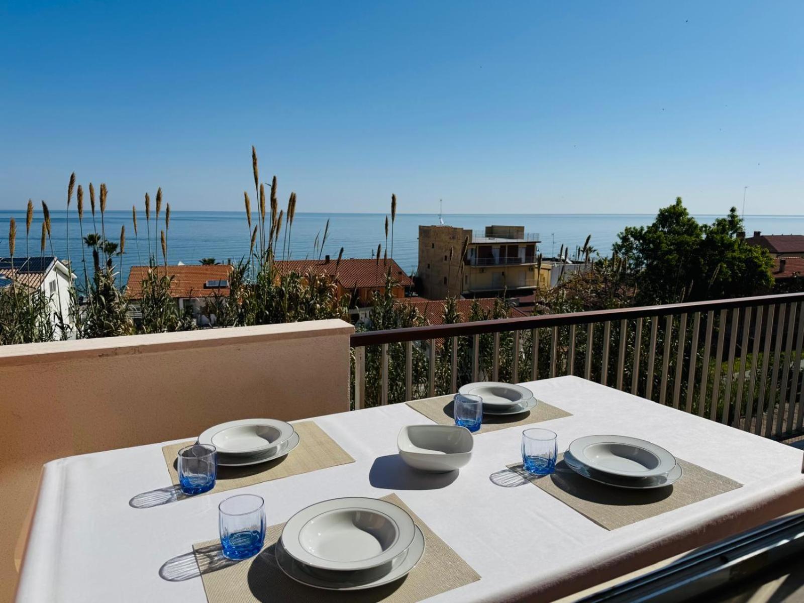 La Finestra Sul Mare Apartment *